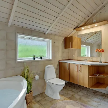 Vakantiehuis Amazing In Vaeggerlose With Wifi Bøtø By
